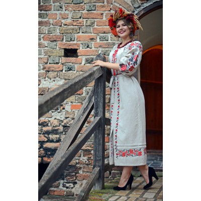 Embroidered dress "Queen's Roses"